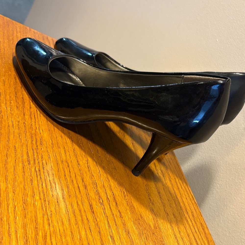 Bandolino Glossy Black Heels